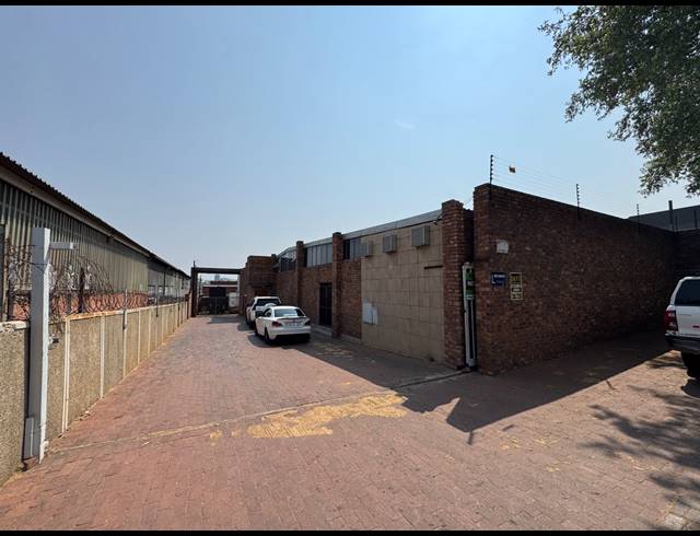 3,000M² WAREHOUSE FOR SALE IN WYNBERG